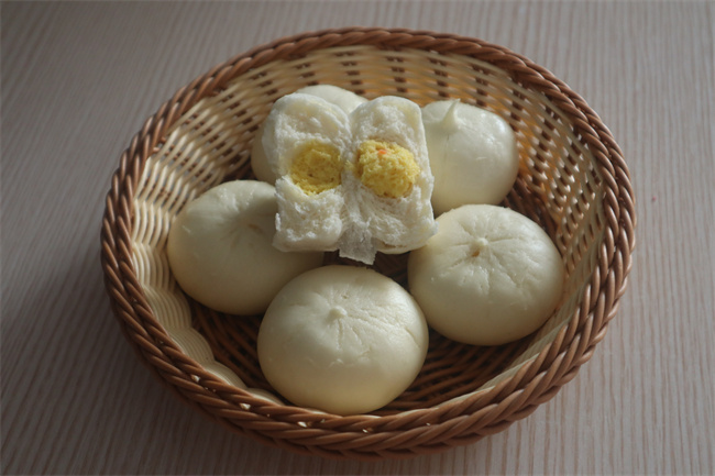 蛋黃餡包子