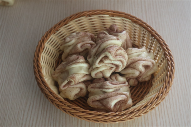 黑米花卷